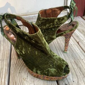 Poetic Licence Perfectly Lovely Green Velvet Glitter Open Toe Heels SZ 9